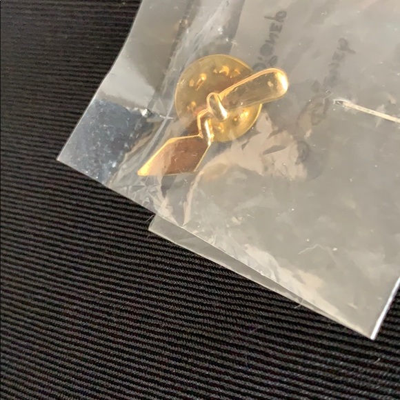 Vintage Walt Disney Classics Collection Trowel Pin - Picture 3 of 7